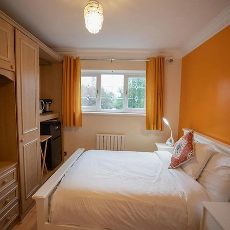 Oyo Oakcroft Guest House Manchester Airport Ringway Kültér fotó