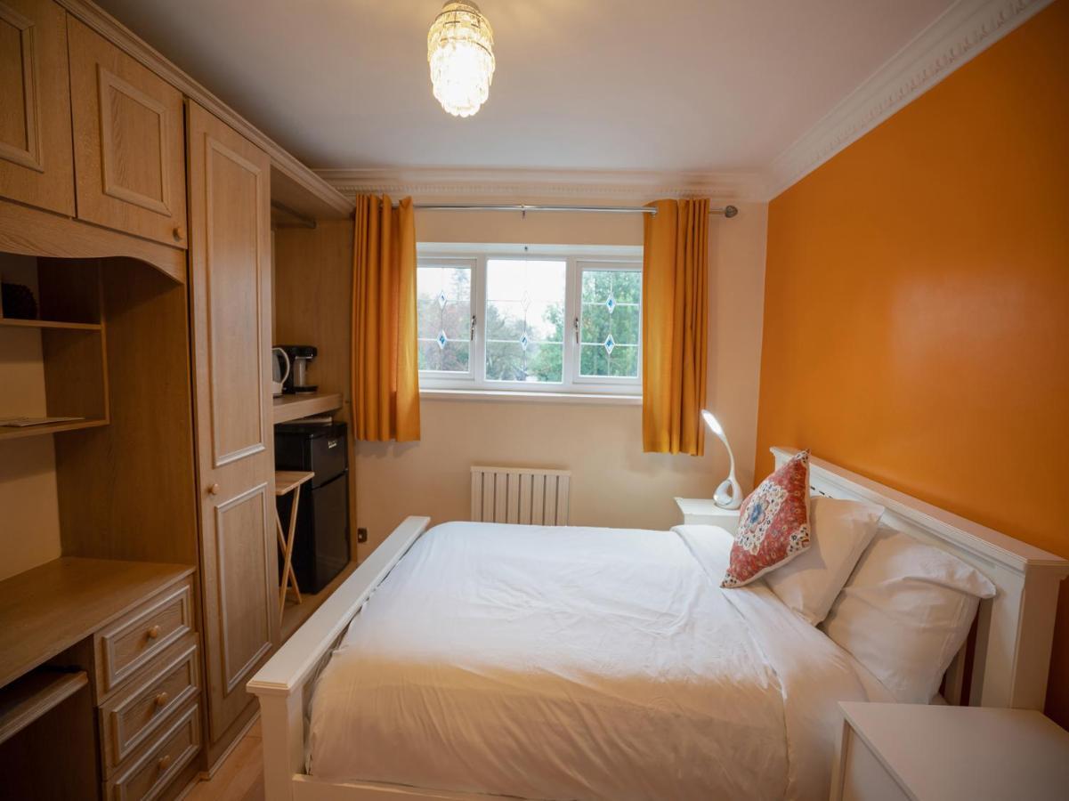 Oyo Oakcroft Guest House Manchester Airport Ringway Kültér fotó