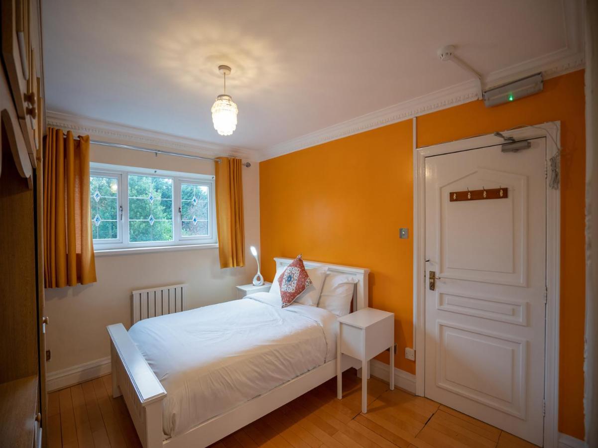 Oyo Oakcroft Guest House Manchester Airport Ringway Kültér fotó