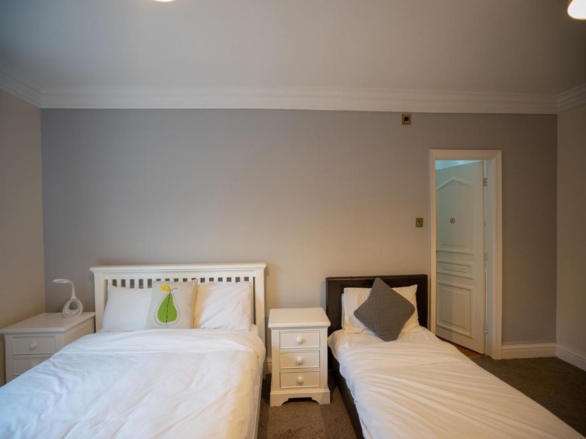 Oyo Oakcroft Guest House Manchester Airport Ringway Kültér fotó