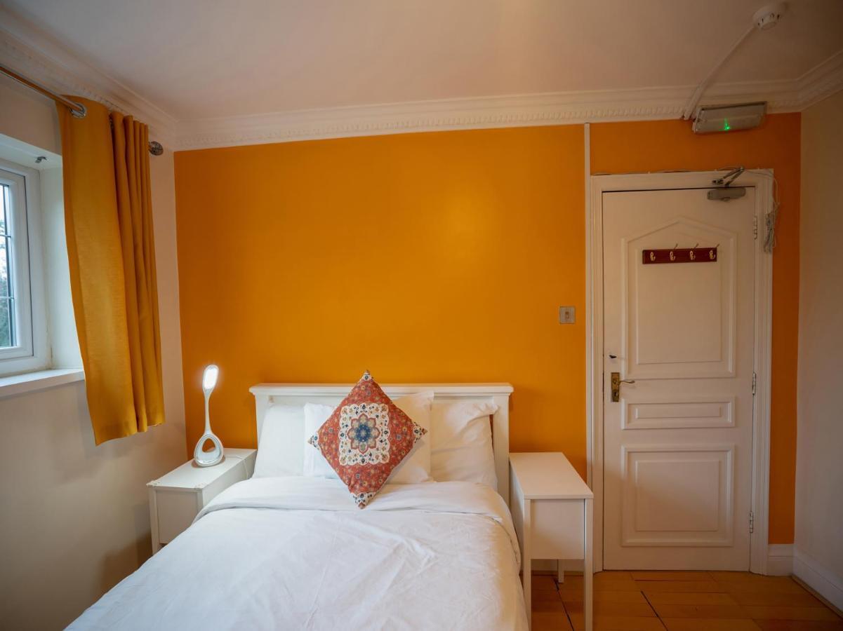 Oyo Oakcroft Guest House Manchester Airport Ringway Kültér fotó