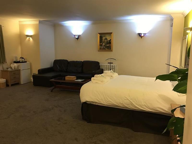 Oyo Oakcroft Guest House Manchester Airport Ringway Kültér fotó